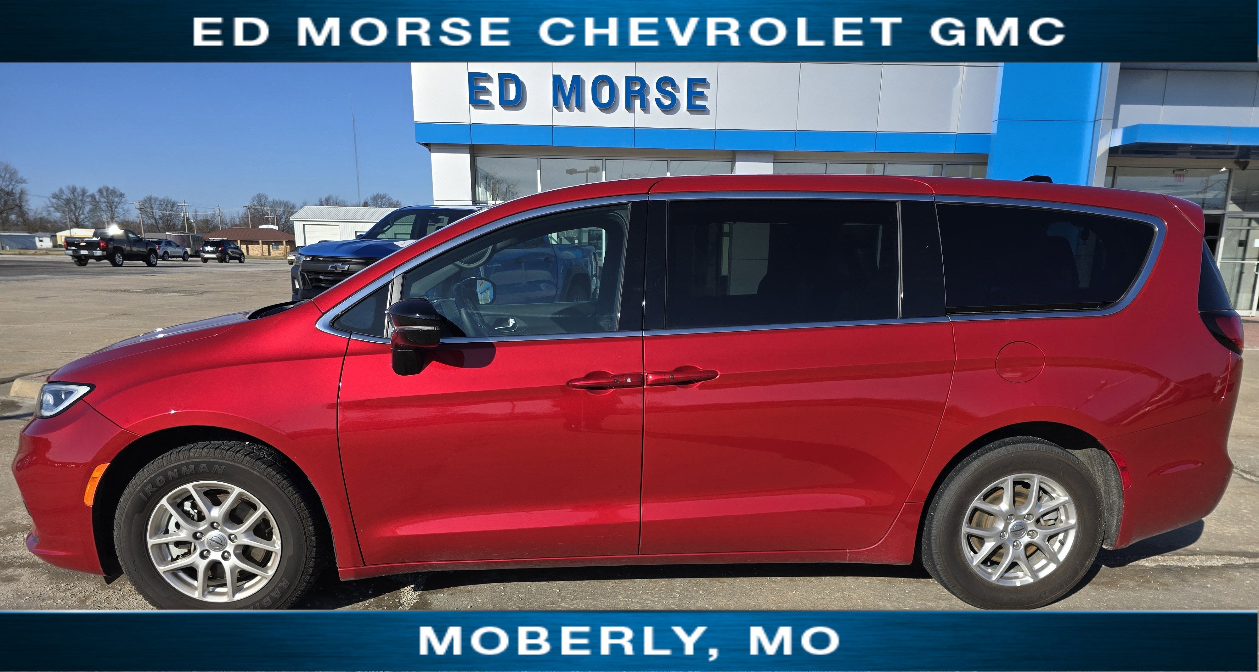 2025 Chrysler Pacifica Select