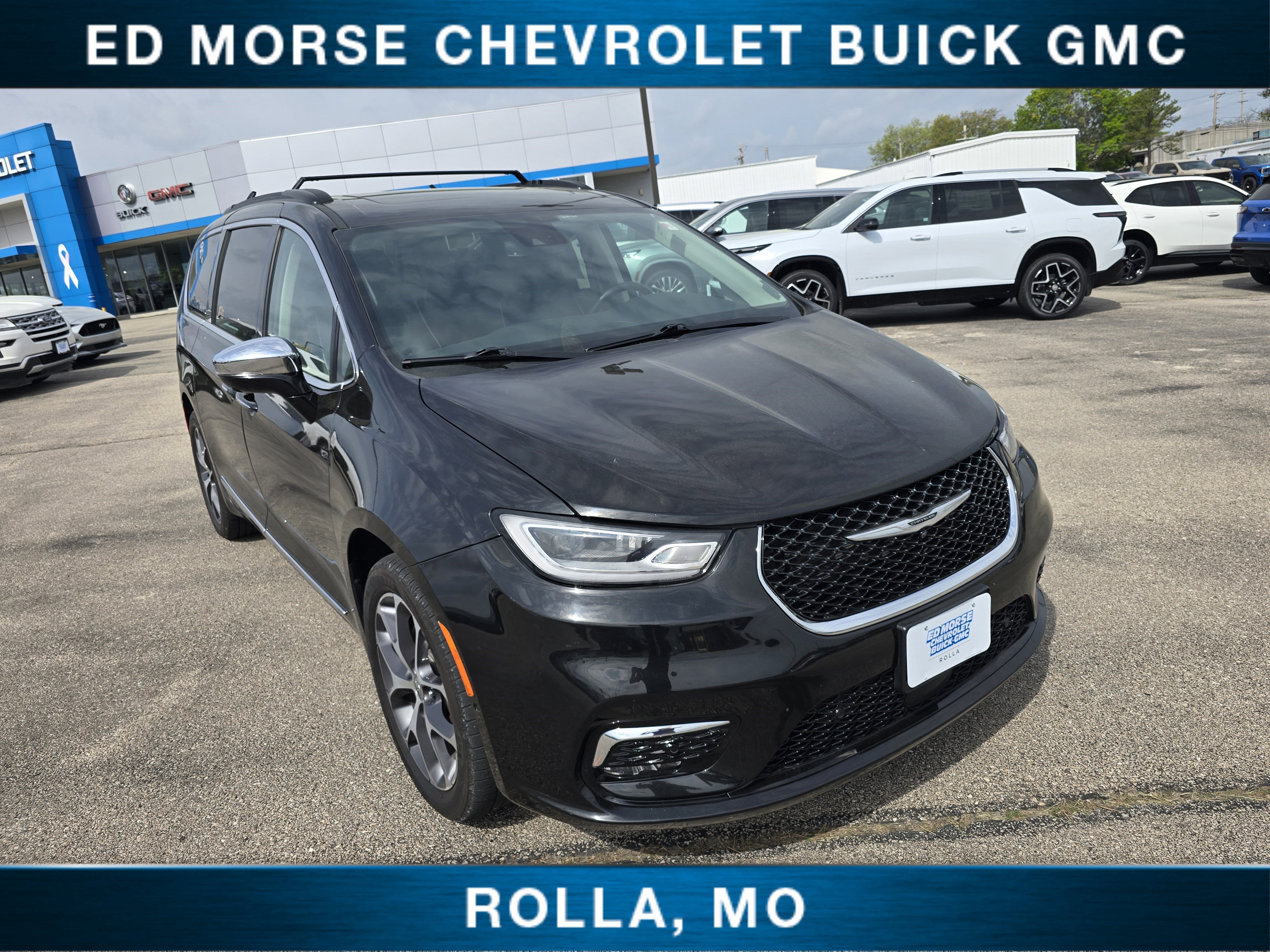 2022 Chrysler Pacifica Limited's photo
