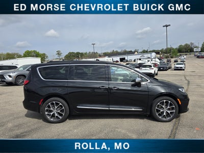 2022 Chrysler Pacifica Limited AWD